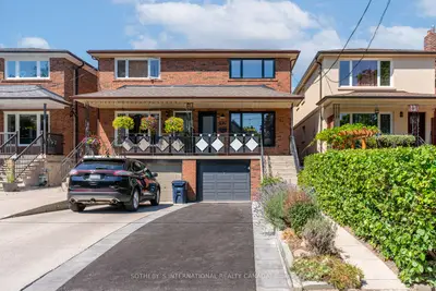 220 Medland Street, Toronto W02, On M6p 2n7