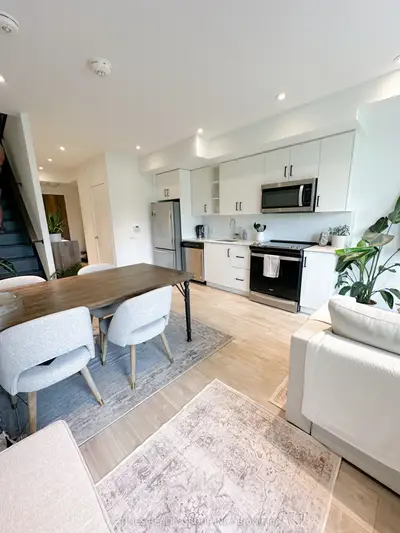 251 Manitoba Street 121, Toronto W06, On M8y 4g9
