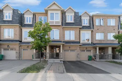 Att/Row/Townhouse in Brampton
