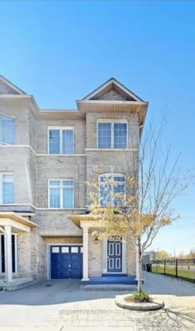 Att/Row/Townhouse in Mississauga