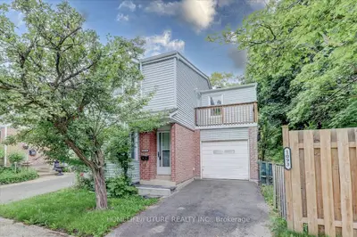 1093 Kos Boulevard, Mississauga, On L5j 4l3