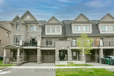 Att/Row/Townhouse in Brampton