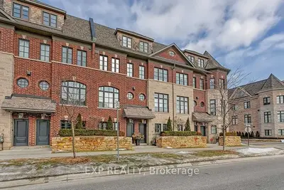 Att/Row/Townhouse in Oakville