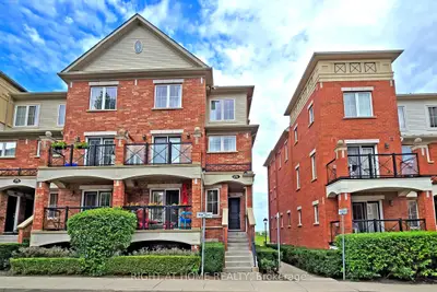 Condo Townhouse in Oakville