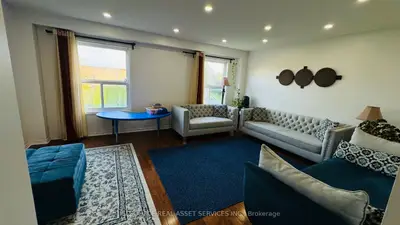 Att/Row/Townhouse in Brampton