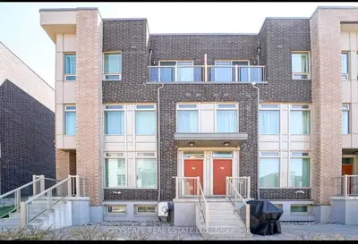 19 Applewood Lane 130, Toronto W08, On M9c 0c1