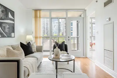 3 Marine Parade Drive 404, Toronto W06, On M8v 3z5