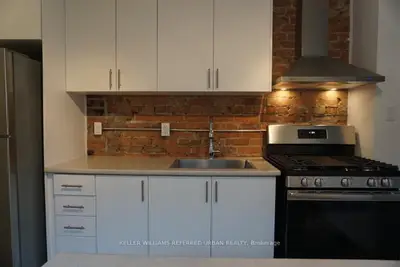 Att/Row/Townhouse in Toronto