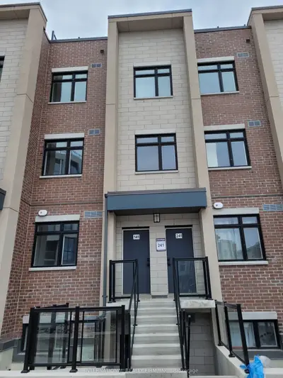 1060 Douglas Mccurdy Comm Road 141, Mississauga, On L5g 0c6