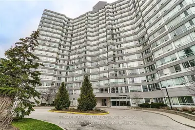 50 Kingsbridge Garden Circle 1205, Mississauga, On L5r 1y2