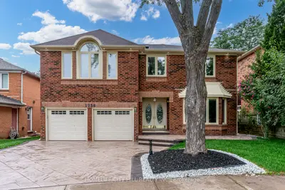 Detached in Oakville