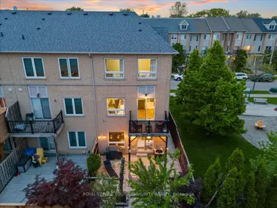 35 Market Garden Mews, Toronto W07, On M8z 0a6