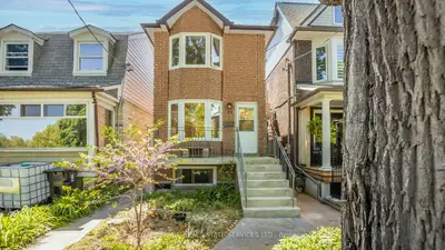 748 Crawford Street, Toronto W02, On M6g 3k3