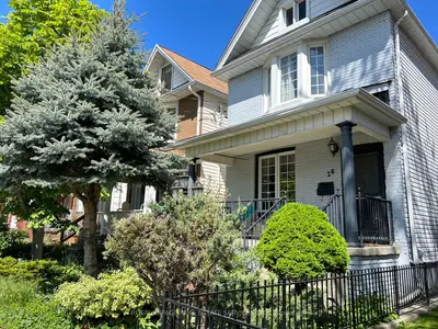 26 Garnet Avenue Lower, Toronto W02, On M6g 1v5