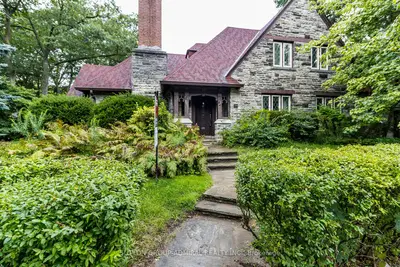 988 Royal York Road, Toronto W08, On M8x 2g1