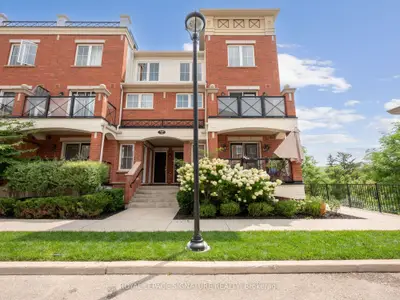 Condo Townhouse in Oakville