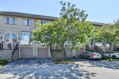 Condo Townhouse in Burlington