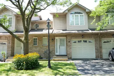 Condo Townhouse in Burlington