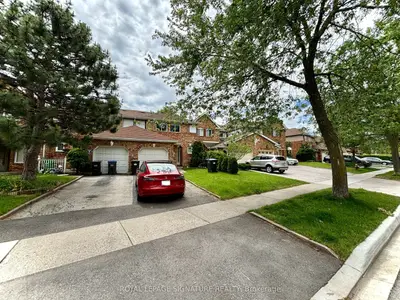 2660 Lindholm Crescent, Mississauga, On L5m 4p4