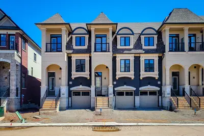 Att/Row/Townhouse in Oakville