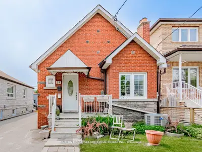 24 Guestville Avenue, Toronto W03, On M6n 4n2