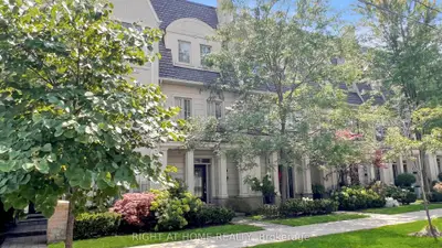 Condo Townhouse in Oakville