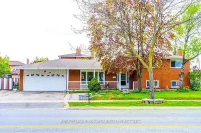 3956 Brandon Gate Drive, Mississauga, On L4t 3n4