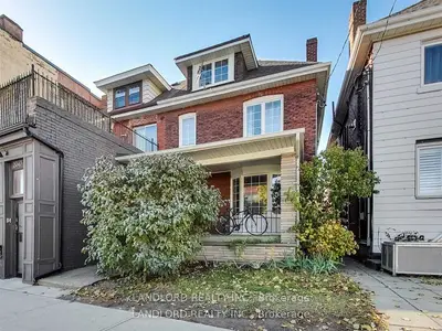2251 Dundas Street W Upper, Toronto W01, On M6r 1x6