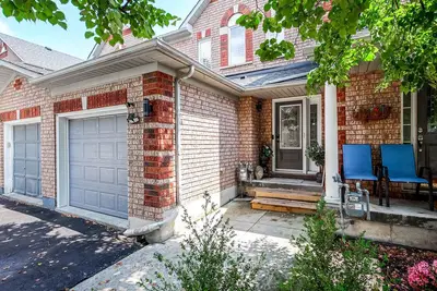 Condo Townhouse in Burlington