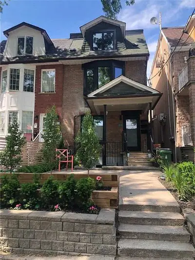 238 Garden Avenue Lower, Toronto W01, On M6r 1j1