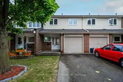 Condo Townhouse in Burlington
