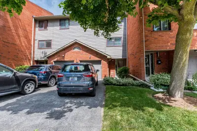 1855 Maple Ridge Drive 35, Mississauga, On L4w 2n7