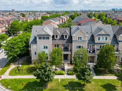 Att/Row/Townhouse in Mississauga