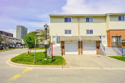 Condo Townhouse in Brampton