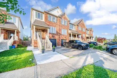 Att/Row/Townhouse in Milton