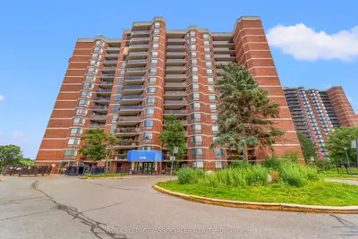 238 Albion Road 1204, Toronto W10, On M9w 6a7