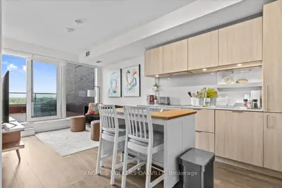 28 Ann Street 704, Mississauga, On L5g 0e1