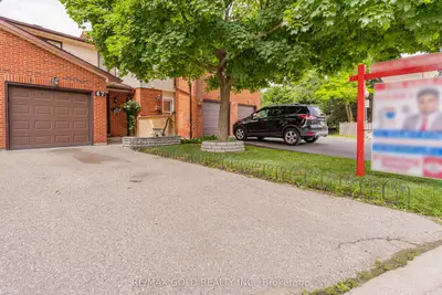 Condo Townhouse in Brampton