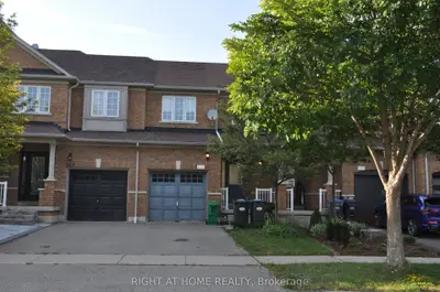 Att/Row/Townhouse in Mississauga