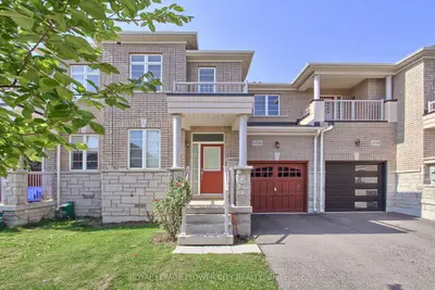 Att/Row/Townhouse in Milton