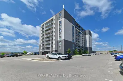 Condo Apartment in Milton