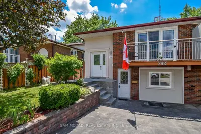 792 Embassy Avenue Lower, Mississauga, On L5j 2y2