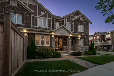 Att/Row/Townhouse in Milton