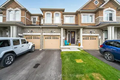 Att/Row/Townhouse in Brampton