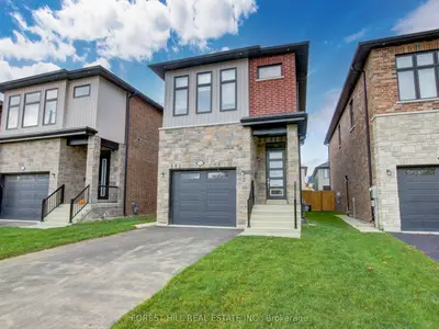 723 Ebony Avenue, Mississauga, On L5e 1a1