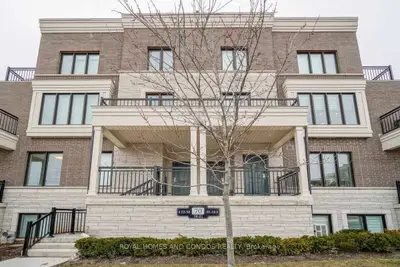 70 Eastwood Park Gardens 23, Toronto W06, On M8w 0b2