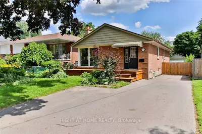 81a Shaver Avenue N Main, Toronto W08, On M9b 4n6