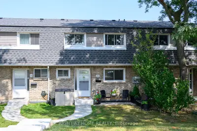 Condo Townhouse in Burlington