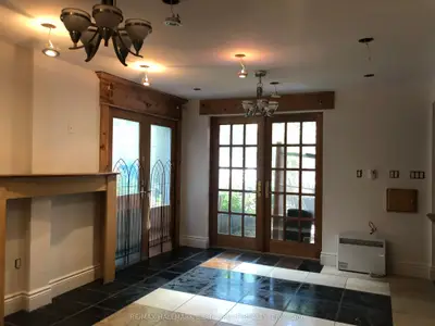 2396 Dufferin Street 105, Toronto W04, On M6e 3s6