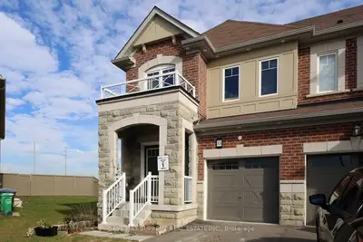 Att/Row/Townhouse in Brampton